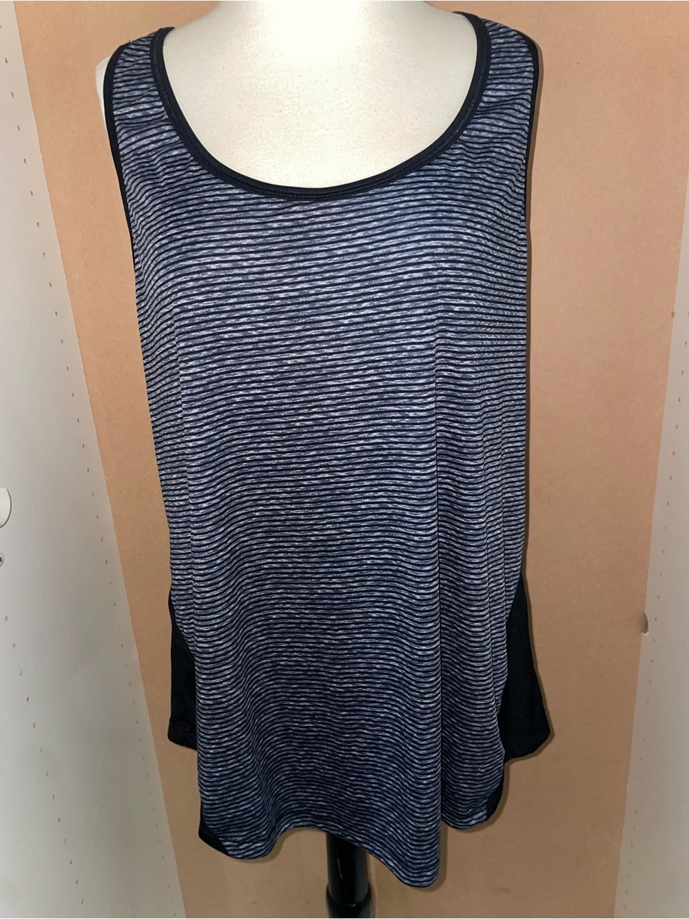 Old Navy Striped Workout Sleeveless Tank Top